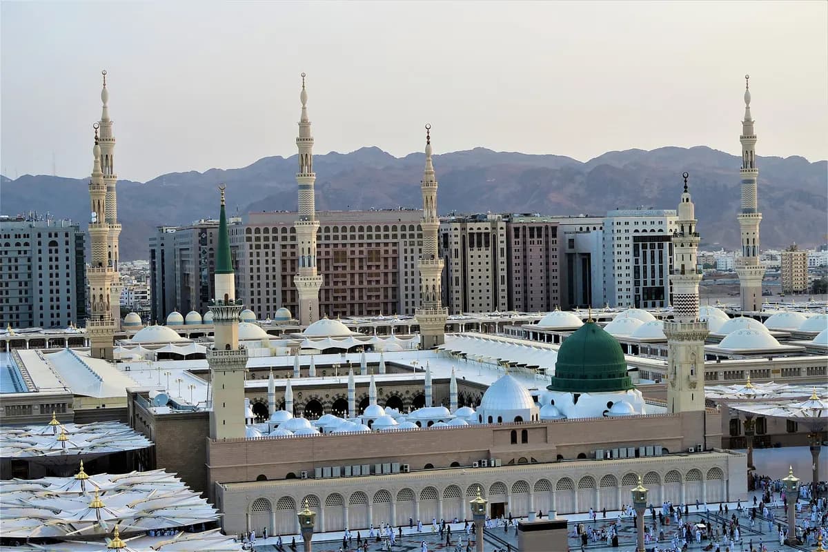 Paket Plus Red Sea Paket mix Rahmah + Uhud 9 Hari (kereta Cepat)